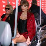 taylor-swift-chiefs-broncos-mom-111024-9ae4d1c8f48049bfa3e214275e415814